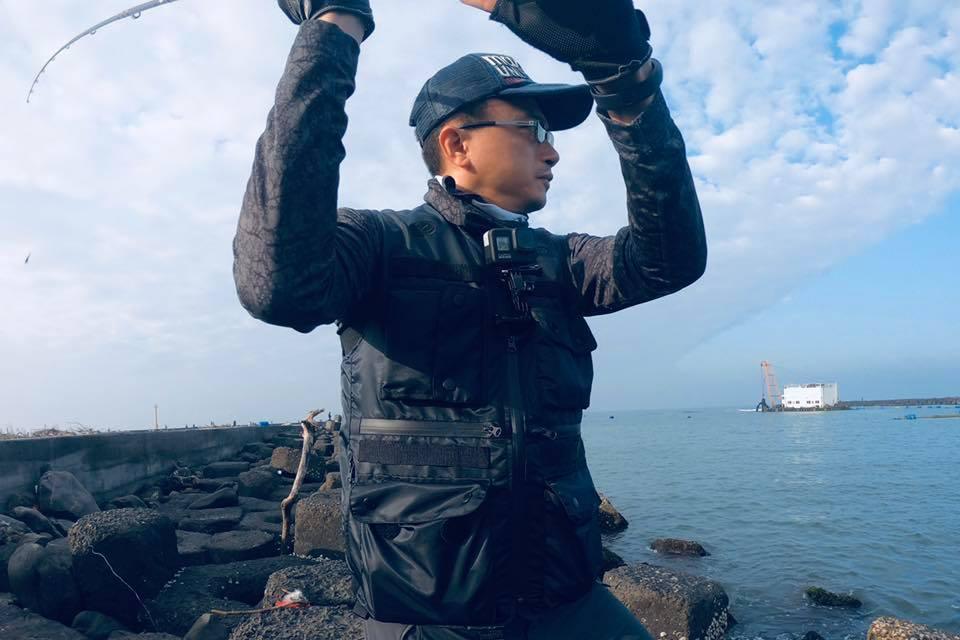 釣魚達人波爸韓國零下釣魚趣！｜地表最強 SUSTAIN 多功能發熱工作背心，嘖嘖募資中！